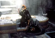 Auf dem Planet Abydos herrscht der Tyrann Ra (Jaye Davidson) &cedil;ber ein Volk von Sklaven..