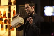 Lucifer (Tom Ellis) m&ouml;chte seiner Mutter beweisen, wie eng er und Chloe sich stehen und, dass sie es nie schaffen wird, einen Keil zwischen sie zu treiben. Untersch&auml;tzt Lucifer seine Mutter in dem Fall?