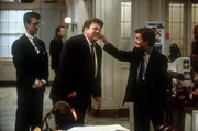 Mike (Michael J. Fox, r.) greift zu unkonventionellen Mitteln, um Dan Donaldson (George Wendt, M.) zu &uuml;berzeugen, ein v&ouml;llig heruntergekommenes Altenheim zu kaufen und zu sanieren.