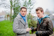Ringo (Timothy Boldt, l.) macht den ersten Schritt ins Drogengesch&auml;ft und beginnt zu dealen... (r. Komparse)