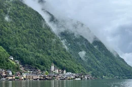 Hallstatt am Hallst&auml;tter See ist weltber&uuml;hmt f&uuml;r seine Silhouette, die einsame Alpenromantik verstr&ouml;mt.