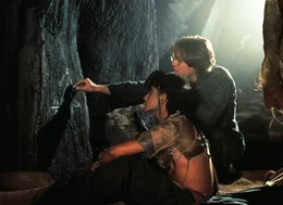 Daniel Jackson (James Spader, r.) und Skaara (Alexis Cruz).