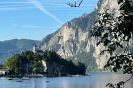 Der Traunsee ist einer der vier gro&szlig;en Seen im Salzkammergut.