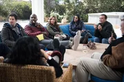 (v.l.n.r.) Jake Peralta (Andy Samberg); Rosa Diaz (Stephanie Beatriz); Terry Jeffords (Terry Crews); Gina Linetti (Chelsea Peretti); Amy Santiago (Melissa Fumero); Charles Boyle (Joe Lo Truglio); Scully (Joel McKinnon Miller) (v.l.n.r.) Jake Peralta (Andy Samberg); Rosa Diaz (Stephanie Beatriz); Terry Jeffords (Terry Crews); Gina Linetti (Chelsea Peretti); Amy Santiago (Melissa Fumero); Charles Boyle (Joe Lo Truglio); Scully (Joel McKinnon Miller)