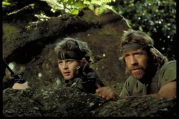 James Braddock (Chuck Norris, r.)