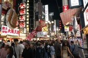 Nach dem Krieg arbeitet Momofuku Ando in Osaka an einem schnellen, nahrhaften Gericht: Instant-Nudeln.