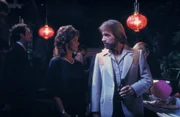 Ann Fitzgerald (Lenore Kasdorf, M.), Col. James Braddock (Chuck Norris, r.)