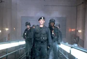 Auf Colonel O'Neill (Kurt Russell, Mitte) wartet ein gro?es Abenteuer..