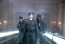 Auf Colonel O'Neill (Kurt Russell, Mitte) wartet ein gro?es Abenteuer..