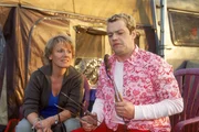 Das Wochenende auf dem Campingplatz f&auml;ngt f&uuml;r Nikola (Mariele Millowitsch) und Tim (Oliver Reinhard) nicht so gut an: keine Grillkohle, daf&uuml;r verbrannte W&uuml;rstchen...