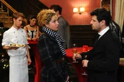 Was ist mit Nina (Maria Wedig, 2.v.r.) und Luca (Manuel Cortez, r.) los? Was ist mit Nina (Maria Wedig, 2.v.r.) und Luca (Manuel Cortez, r.) los?