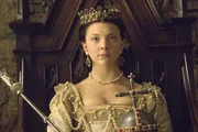 Endlich hat es Anne Boleyn (Natalie Dormer) geschafft. Sie ist K&ouml;nig Henrys Ehefrau und somit K&ouml;nigin von England ...