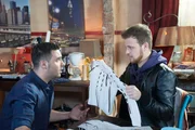 Tobias (Patrick Müller, r.) hat Mickis Designer-Pullover aus Paris ruiniert und sucht ratlos Hilfe bei Easy (Lars Steinhöfel). Tobias (Patrick Müller, r.) hat Mickis Designer-Pullover aus Paris ruiniert und sucht ratlos Hilfe bei Easy (Lars Steinhöfel).