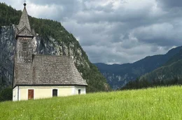In der kleinen Ortschaft G&ouml;&szlig;l beginnt der Fu&szlig;weg zum Toplitzsee.