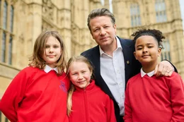 Jamie Oliver widmet sich den Herausforderungen, denen Schulkinder mit Legasthenie gegen&uuml;berstehen.