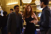 Laura (Debra Messing, M.) ermittelt undercover in Nachtclubs, um einen Mord in der Online-Dating-Szene zu lösen. Doch haben Kevin (Bhavesh Patel, l.) und Michael (Lorenzo Pisoni, r.) etwas damit zu tun? Laura (Debra Messing, M.) ermittelt undercover in Nachtclubs, um einen Mord in der Online-Dating-Szene zu lösen. Doch haben Kevin (Bhavesh Patel, l.) und Michael (Lorenzo Pisoni, r.) etwas damit zu tun?