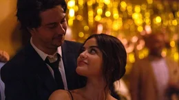 Die Journalistin Jane (Lucy Hale)  und der Fotograf Will (Nat Wolff) f&uuml;hlen sich auf der Hochzeit eines gemeinsamen Freundes sofort zueinander hingezogen.