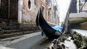 Seltsames Phänomen: Aqua bassa sorgt mit trockengefallenen Kanälen, im ansonsten oft von Hochwasser bedrohten Venedig, immer mal wieder für Schlagzeilen. Seltsames Phänomen: Aqua bassa sorgt mit trockengefallenen Kanälen, im ansonsten oft von Hochwasser bedrohten Venedig, immer mal wieder für Schlagzeilen.