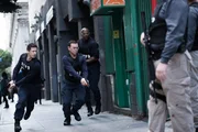 (v.l.n.r.) Jake Peralta (Andy Samberg); Charles Boyle (Joe Lo Truglio); Terry Jeffords (Terry Crews) (v.l.n.r.) Jake Peralta (Andy Samberg); Charles Boyle (Joe Lo Truglio); Terry Jeffords (Terry Crews)