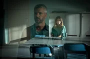 Kommissar Alexander Forsman (Nicolai Cleve Broche) versucht seine Frau Vicky (Malin Crépin) zum Reden zu bringen - jedoch ohne Erfolg. Kommissar Alexander Forsman (Nicolai Cleve Broche) versucht seine Frau Vicky (Malin Crépin) zum Reden zu bringen - jedoch ohne Erfolg.