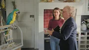 Schuldirektorin Anderson (Nicky Lanley, r.) macht einen Kontrollbesuch bei Mia (Margot Nuccetelli, l.). Sie möchte sehen, wie sich Mia in ihrem Praktikum bei Tierärztin Dr. Carina Amato bewährt. Schuldirektorin Anderson (Nicky Lanley, r.) macht einen Kontrollbesuch bei Mia (Margot Nuccetelli, l.). Sie möchte sehen, wie sich Mia in ihrem Praktikum bei Tierärztin Dr. Carina Amato bewährt.