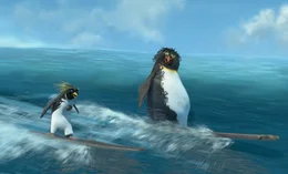 "K&ouml;nige der Wellen", Pinguin Cody Maverick wird in der Antarktis als wahres Surftalent entdeckt. Jetzt soll er bei den Meisterschaften auf Pen Gu Island gegen den st&auml;rksten Konkurrenten, den unfl&auml;tigen Tank Evans antreten. Das erste Zusammentreffen endet f&uuml;r Cody katastrophal. K&auml;me ihm die Rettungsschwimmerin Lani Aliikai nicht im letzten Moment zu Hilfe, w&auml;re er beinahe ertrunken. So lernt er deren Onkel Big Z Topanga, Codys gr&ouml;&szlig;tes Idol kennen, der ihm das Wesentlichste beibringt: Geduld und Freude!  SENDUNG: ORF eins - SA - 07.12.2019 - 04:30 UHR. - Veroeffentlichung fuer Pressezwecke honorarfrei ausschliesslich im Zusammenhang mit oben genannter Sendung oder Veranstaltung des ORF bei Urhebernennung.