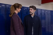 Ferhat (Harun Yildirim) konfrontiert die überraschte Dana (Viola Wedekind) besorgt mit seinem Verdacht. Ferhat (Harun Yildirim) konfrontiert die überraschte Dana (Viola Wedekind) besorgt mit seinem Verdacht.