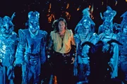 Die Seelen der auf dem Schlachtfeld Gefallenen erscheinen bei ihren Angeh&ouml;rigen. Sie beklagen sich dar&uuml;ber, dass ihnen der Eintritt in die jenseitige Welt und damit die ewige Ruhe verwehrt wird. Als Hercules (Kevin Sorbo) davon erf&auml;hrt, ahnt er sofort, dass hinter den mysteri&ouml;sen Geschehnissen sein Halbbruder Ares steckt. Mit Iolaus macht er sich auf den Weg nach Tantalus.