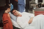 Joey (Matt LeBlanc, r.) ist verzweifelt: Wie bringt man nur ein Kind dazu, nicht dauernd sein Stichwort zu verpassen ... Joey (Matt LeBlanc, r.) ist verzweifelt: Wie bringt man nur ein Kind dazu, nicht dauernd sein Stichwort zu verpassen ...