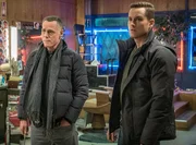Hank Voight (Jason Beghe, l.), Jesse Lee Soffer as Det. Jay Halstead (Jesse Lee Soffer, r.)