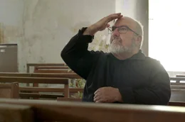 &bdquo;Ich bereue nichts&ldquo;, sagt Pater Pierre Vignon. Der fr&uuml;here Kirchenrichter im Bistum Lyon wurde in eine der entlegensten Regionen Frankreichs verbannt, weil er seinen Kardinal als Mitwisser von sexuellem Missbrauch &ouml;ffentlich zum R&uuml;cktritt aufgefordert hat.