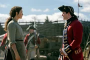 Wiedersehen in Fort Ticonderoga: Caitriona Balfe als Claire Randall und Charles Vandervaart als William Ransom. Wiedersehen in Fort Ticonderoga: Caitriona Balfe als Claire Randall und Charles Vandervaart als William Ransom.