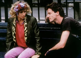 Desperatley Seaking Susan, Susan... Verzweifelt gesucht, regie SUSAN SEIDELMAN USA 1984, Darsteller Nach einem Unfall hat Roberta (Rosanna Arquette) ihr Ged&auml;chtnis verloren. Und nachdem Dez (Aidan Quinn) sie f&uuml;r Susan h&auml;lt, h&auml;lt sie sich auch selbst f&uuml;r Susan ... .