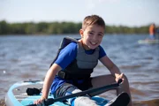 Endrik Schmid (11) macht Urlaub im Lausitzer Seenland und mag besonders Stand-Up Paddeln am Senftenberger See. Endrik Schmid (11) macht Urlaub im Lausitzer Seenland und mag besonders Stand-Up Paddeln am Senftenberger See.