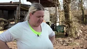 Bei Sandra in Ostfriesland steht gro&szlig;es Ger&auml;t vor der T&uuml;r. Die Abwasserleitungen m&uuml;ssen neu verlegt werden. Da nutzt die 41-J&auml;hrige die Gunst der Stunde und fragt die Bauarbeiter, ob sie mit ihrem Bagger auch direkt einen st&ouml;renden Baumstumpf entfernen.