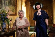 L-R: Aunt Prudence (Miriam Margolyes), Phryne Fisher (Essie Davis) L-R: Aunt Prudence (Miriam Margolyes), Phryne Fisher (Essie Davis)