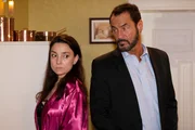 Die Kluft zwischen Simone (Tatjana Clasing) und Richard (Silvan-Pierre Leirich) scheint un&uuml;berwindlich.