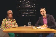 Tsitsi Dangarembga, Schriftstellerin und Filmemacherin, mit Moderator Yves Bossart Tsitsi Dangarembga, Schriftstellerin und Filmemacherin, mit Moderator Yves Bossart