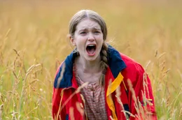 Kurz nach ihrer Ankunft in St. Belvedere begegnet die 14-j&auml;hrige Emerson Grimm (Summer H. Howell) in der Wildnis au&szlig;erhalb der Stadt einem "Monster".