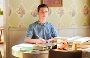 Iain Armitage (Sheldon Cooper).