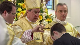 Tonsur durch den Bischof der Priesterbruderschaft de Galarreta im Priesterseminar Zaitzkofen.