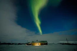 Die Sonne ist die Ursache f&uuml;r eines der wunderbarsten Ph&auml;nomene, das es auf der Erde zu beobachten gibt: Aurora Borealis &ndash; die sagenumwobenen Nordlichter.
