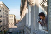 Die Wilcza, eine kleine Stra&szlig;e im Zentrum von Warschau, verwandelt sich durch die Kamera des indischen Einwanderers und Filmemachers Arjun Talwar in ein kaleidoskopisches Portr&auml;t der polnischen Gesellschaft.