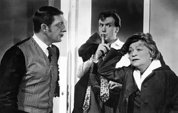L-R: Hassler (Gunther Philipp), Toni Matthis (Peter Alexander), Annemarie Pl&ouml;tzlich (Grete Weiser).
