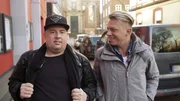 Kevin (li.) hat sich spontan mit Daniel verabredet.