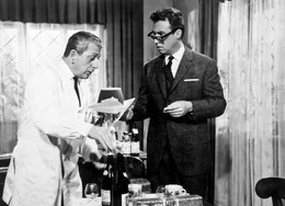 Dr. Sch&auml;fer (Gunther Philipp) versucht, seinem Freund, Dr. Frank (Peter Alexander) mit untauglichen Mitteln zu helfen, die schwierige Aufgabe zu l&ouml;sen, eine renitente Abiturklasse, bestehend aus lauter h&uuml;bschen, jungen Damen, doch noch zu fruchtbarer Arbeit zu zwingen.