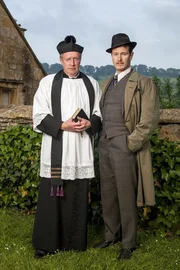 (v.li.): Mark Williams (Father Brown), Nick Moran (Eddie Monk). (v.li.): Mark Williams (Father Brown), Nick Moran (Eddie Monk).