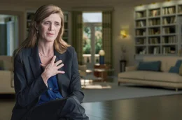 Samantha Power, US-Botschafterin bei der UNO (2013-2017), untersuchte Anfang der 2000er Jahre, wie es 1995 zum Genozid in Srebrenica kommen konnte und warum die USA nicht fr&uuml;her eingegriffen haben.