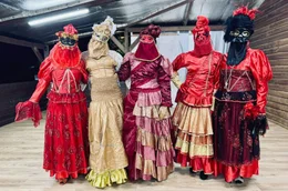 Einzigartige Karnevals-Tradition: Guayanische Frauen verkleiden sich als Touloulous, "K&ouml;niginnen der Nacht".