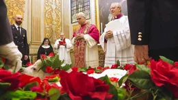 Papst Leo XIV. segnet am Fest der heiligen Agnes (21. J&auml;nner) die beiden L&auml;mmer, deren Wolle f&uuml;r das p&auml;pstliche Pallium verwendet wird.